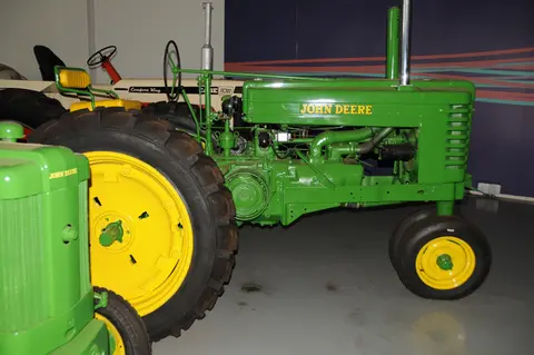 JOHN DEERE M